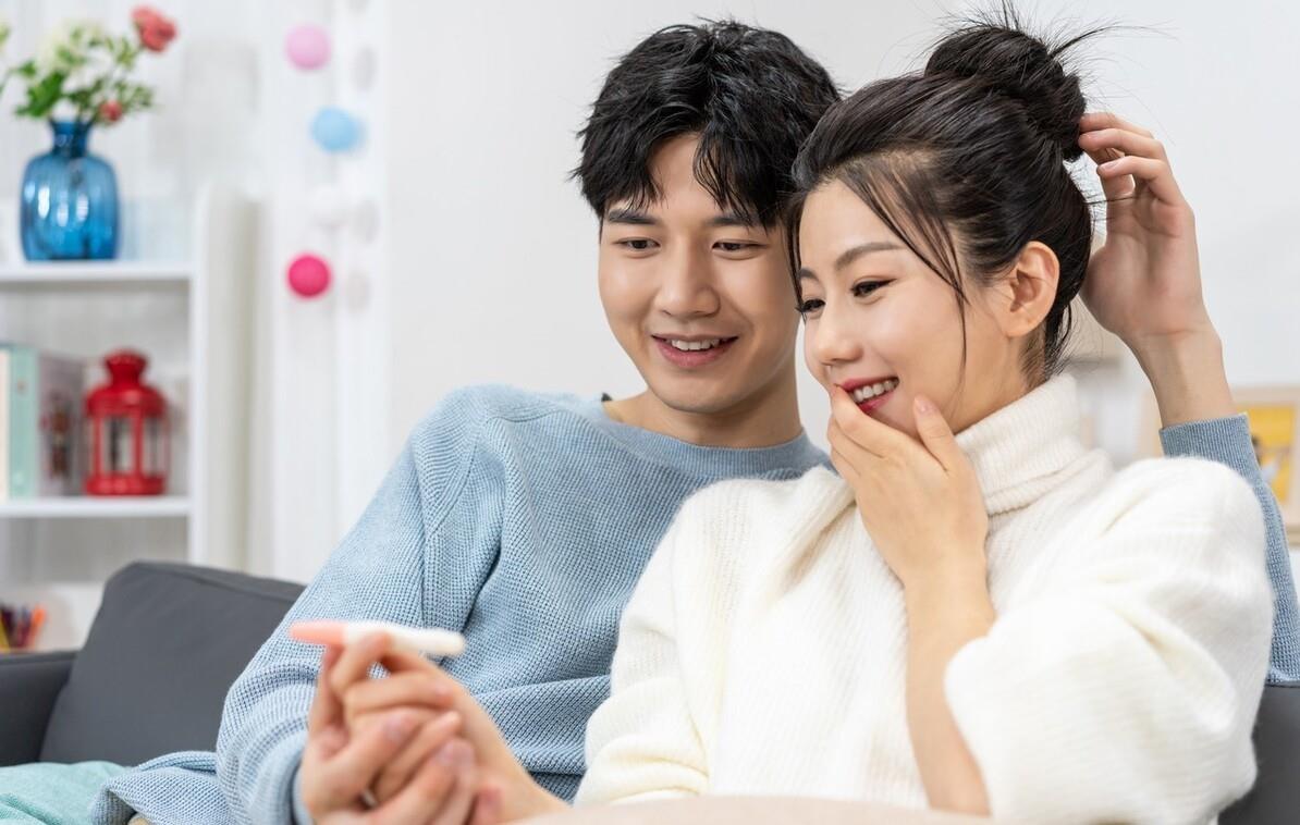 内裤上湿一片是排卵吗？是什么原因引起的？